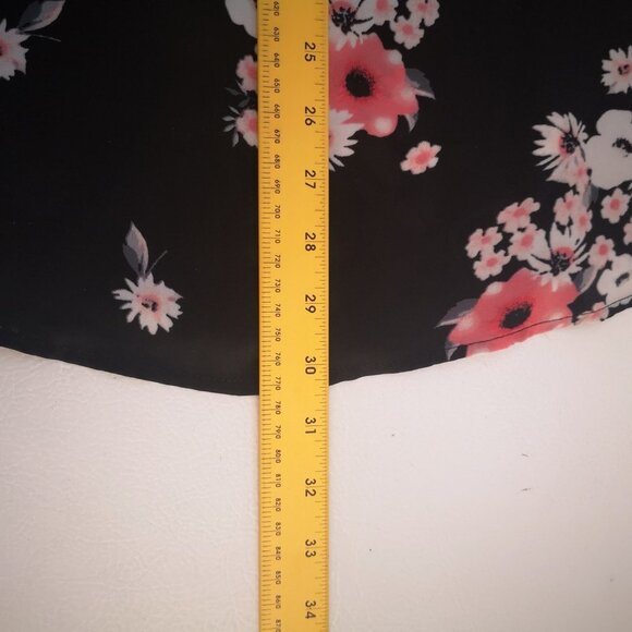 Ricki's Ladies Sleeveless Black with Flowers Blouse/Tunic - Picture 10 of 10